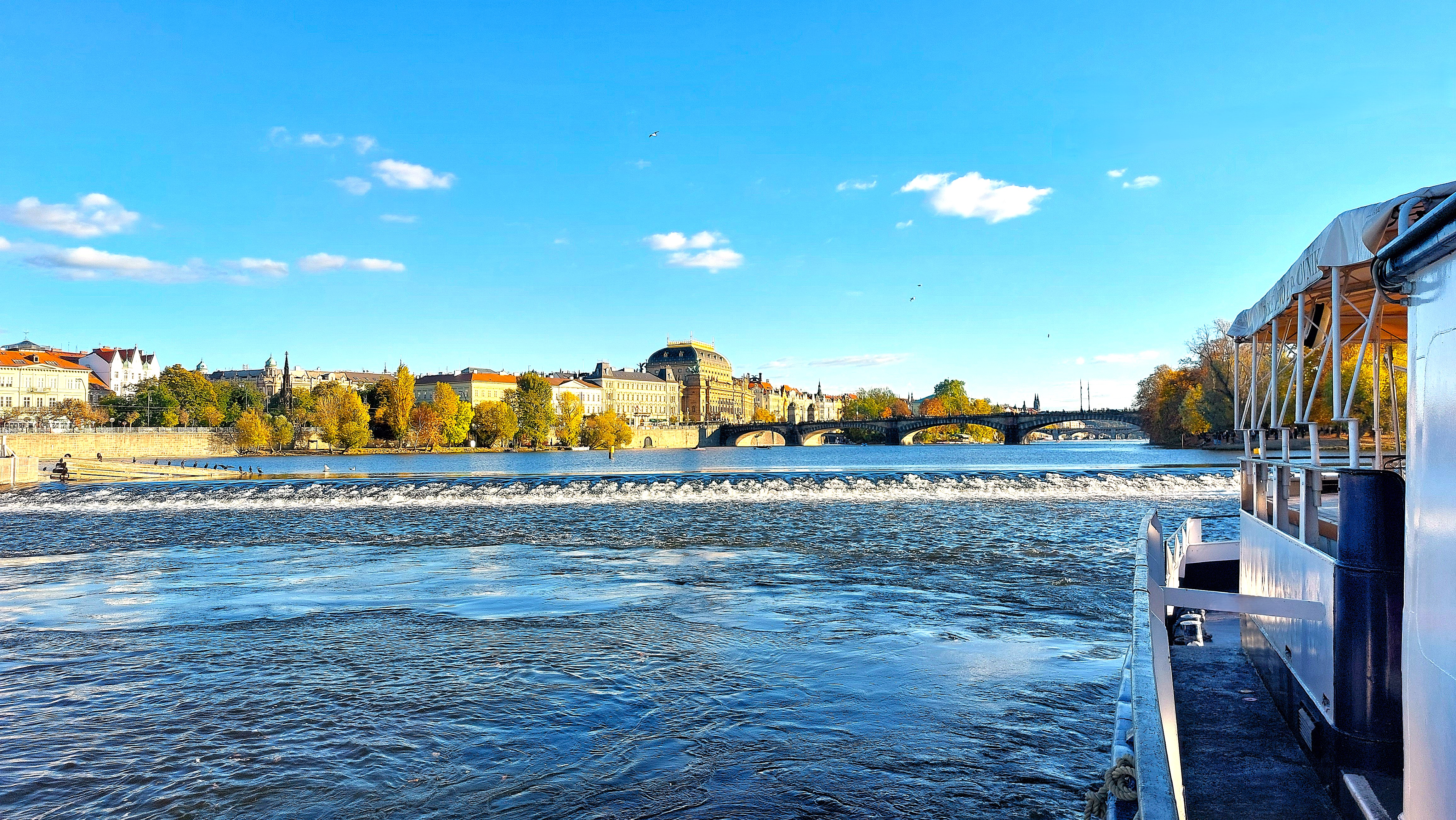 3-Hodinová večerní plavba lodí s večeří